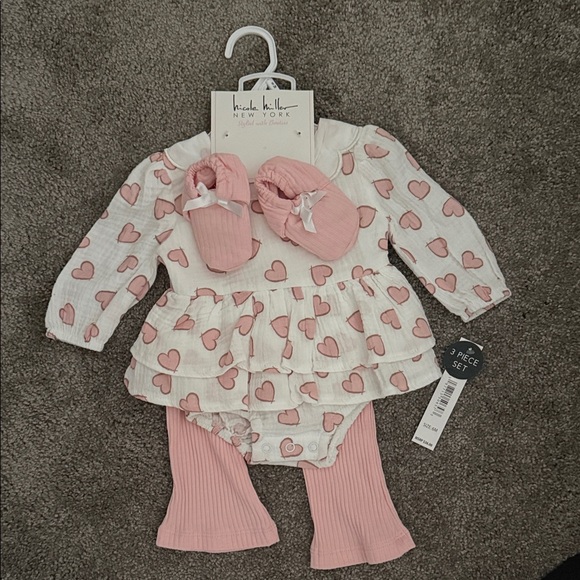 Nicole Miller Other - Nicole Miller Pink Heart Bib Set